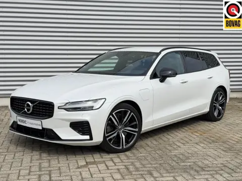 VOLVO V60 2.0 T6 R-LINE RECHARGE AWD TREKHAAK HARMAN KARDON