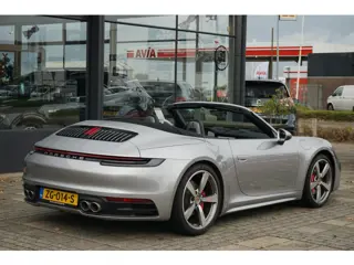 Porsche 911 Cabrio 3.0 Carrera 4 S 450 PK | 21'' Classic velgen | Sportstoelen