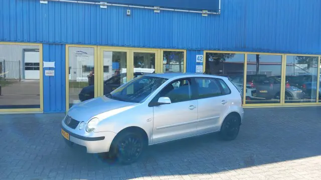 VOLKSWAGEN POLO 1.4 16v sportline