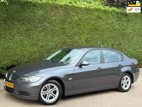 BMW 3-serie 318i RIJDSUPER/NAVI/NLAUTO!/CRUISE/PDC/6BAK/APK