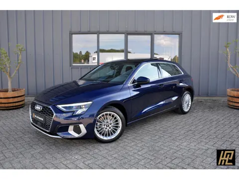 Audi A3 Sportback 35 TFSI Business edition * Panorama * Carplay/Android * 17" * Cruise * LED * Zeer 