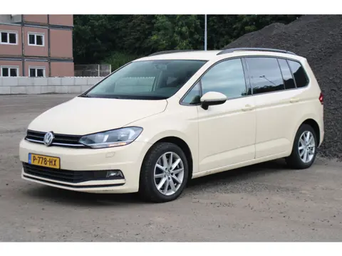 Volkswagen Touran 1.6 TDI SCR Connected Series 7p