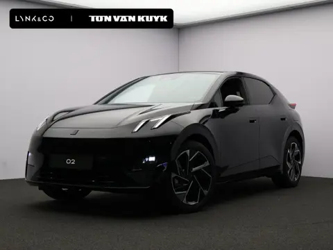Lynk & Co 02 More 66 kWh MY27 Onyx Black | Gele Gordels!