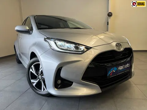 Toyota Yaris 1.5 Hybrid 115 Dynamic/Stoel-Stuurverw/Carplay/ACC/Camera/hillhold/Ledverl./nieuwstaat!