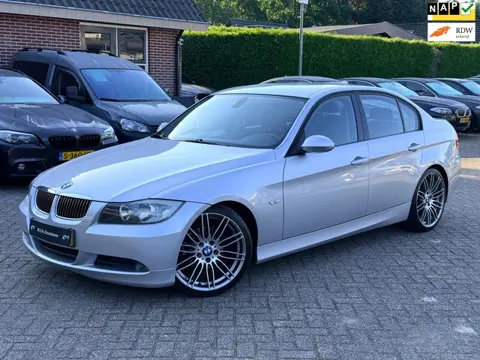 BMW 3-serie 320i Dynamic Executive|Nieuwe Ketting + Klepseals|18 inch|Climate control|Cruise control