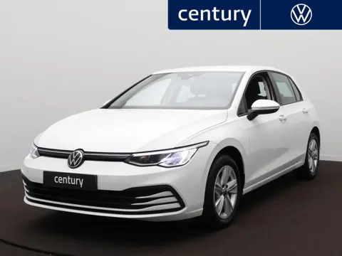Volkswagen Golf 1.0 eTSI Life Automaat - LED - Navigatie - PDC - Side Assist - Camera - ACC