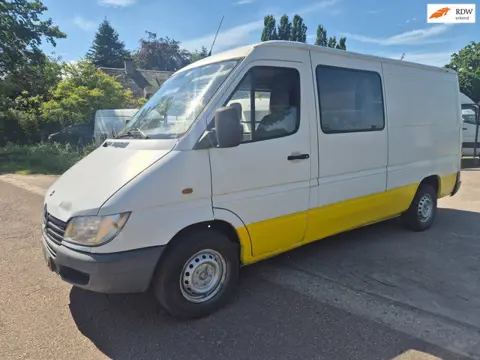 Mercedes-Benz Sprinter 211CDI 208CDI LANG CHASSIS 2004 FLAT ROOF