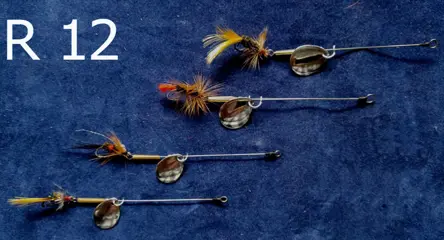 2 sets van elk 4 stuks Forel Ruisvoorn Baarsspinners met vlieg