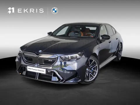 BMW M5 | M Drive Professional | Comfort Pack | 20/21 inch | Iconic Glow exterieurpakket | Glazen pan