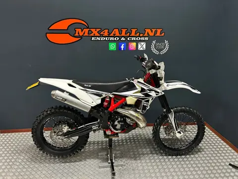 Beta RR 300 2-takt E-start ! HGS / YSS Suspension no KTM 300 EXC