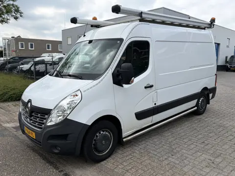 Renault Master T35 2.3 dCi 130PK Euro6 L2H2 ✓ navigatie ✓ camera ✓ inrichting ✓ trekhaak