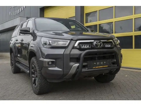Toyota HiLux 2.8 D-4D Double Cab Invincible