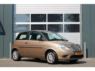 Lancia Ypsilon 1.4-16V Oro Automaat Clima/Elek.Ramen/C.V./RadioCD/AlcantaraBekleding/DistributieVerv