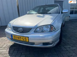 Toyota Avensis 1.6-16V Linea Luna - Geen sleutel - Schade