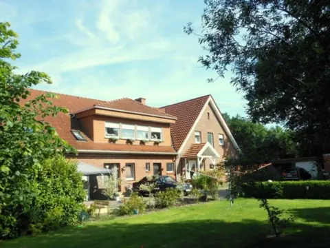 Woonboerderij, 1,5 hectare, dubbelwoonhuis, stalruimte