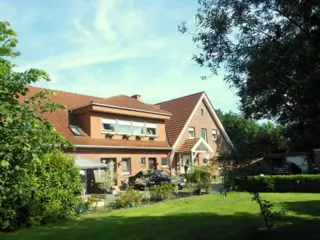 Woonboerderij, 1,5 hectare, dubbelwoonhuis, stalruimte