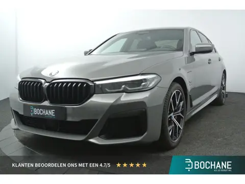 BMW 5-serie 545e xDrive M-Sport | Shadow Line | Parking Pack | Sfeerverlichting | Stoel & Stuur Verw