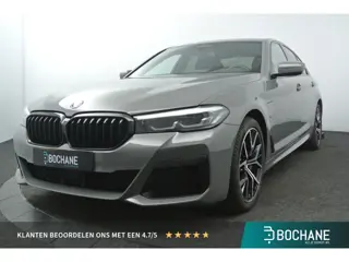 BMW 5-serie 545e xDrive M-Sport | Shadow Line | Parking Pack | Sfeerverlichting | Stoel & Stuur Verw