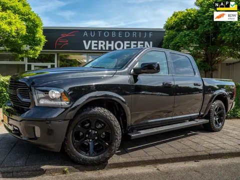 Dodge RAM 1500 CLASSIC | PANORAMADAK | CARPLAY | TREKHAAK | MEMORY | PARKEERCAMERA | STOELKOELING | 