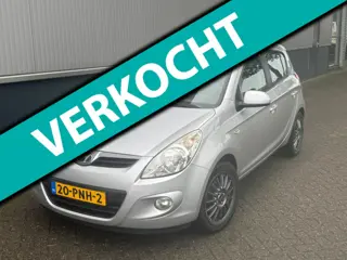 Hyundai I20 1.4i DynamicVersion Airco Nieuwe apk