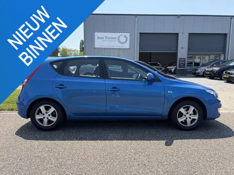 Hyundai i30 1.4i Blue Dynamic AIRCO/Rechts gestuurd!