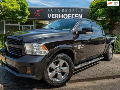 Dodge Ram 1500 5.7 V8 4x4 Crew Cab 5'7 | BULLBAR | TREKHAAK | CRUISE / CLIMATE CONTROL | SPRAAKBEDIE