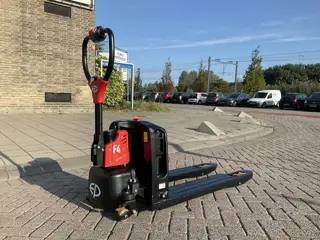 EP F4 1500KG ELEKTRISCHE PALLETWAGEN/HEFTRUCK (bj 2026)