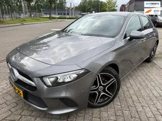 Mercedes-Benz A-klasse 180 Premium Plus 18 INCH-AMG NAVI CARPLAY LEDER