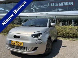 Fiat 500 Giorgio Armani Edition 42 kWh Achteruitrijcamera - Airco - Apple carplay - Navigatie - Park
