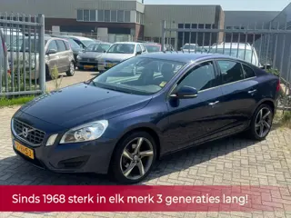 Volvo S60 1.6 T4 Kinetic 180PK AUTOMAAT! Navi l Cruise l LED l Airco ECC! 1e eigenaar l NL AUTO DEAL
