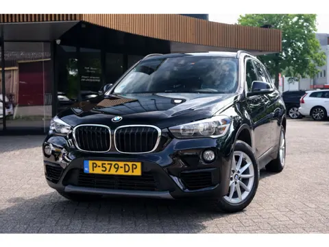 BMW X1 SDrive18i Executive|Rijklaar!|Trekhaak|Stoelverwarming|Clima|Cruise|PDC