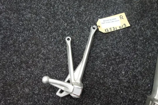 DUO VOETSTEUN RECHTS Benelli TNT 1130 cafe racer 2004 - 2016