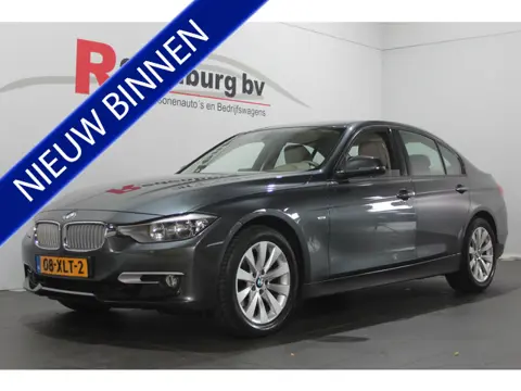 BMW 3-serie 320i Executive - Automaat - Navi / Bluetooth / Cruise