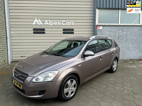 Kia Cee'd Sporty Wagon 1.6 X-tra Dealer onderhouden / Airco / Trekhaak / NAP / APK 12-2026