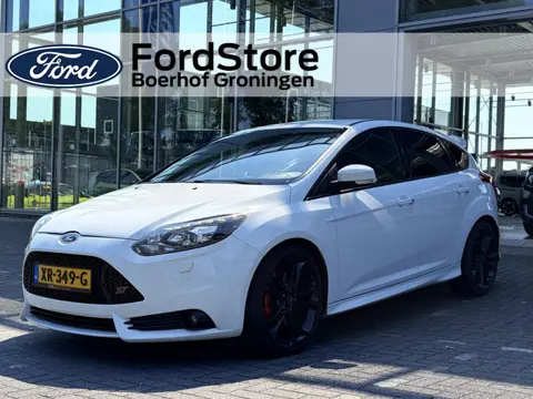 Ford Focus 2.0 250PK EcoBoost ST-3 | Recaro | Xenon | Camera | Sony | Uitlaat Kleppen systeem | 19-i