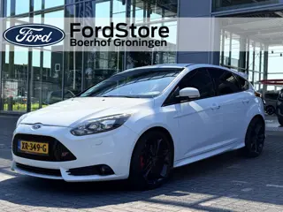 Ford Focus 2.0 250PK EcoBoost ST-3 | Recaro | Xenon | Camera | Sony | Uitlaat Kleppen systeem | 19-i