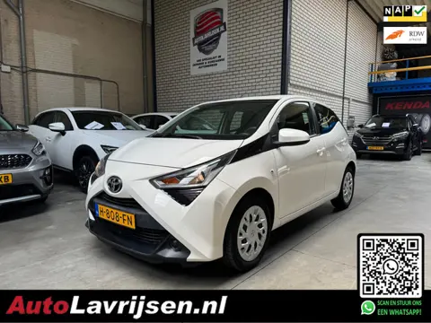 Toyota Aygo 1E EIGENAAR NL AUTO NAP APPLE/CARPLAY CAMERA LED BLUETOOTH AIRCO X-PLAY AUTOMAAT!!