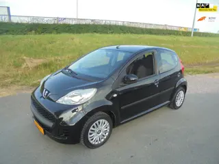 Peugeot 107 Peugeot 107 1.0 benzine 5 deurs airco 105.000km