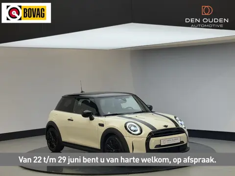 MINI 3-Deurs 1.5 Cooper Classic | Automaat | Panodak | Black Optic pakket | Carplay | NL Auto