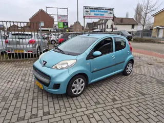 Peugeot 107 1.0-12V Millesim 200