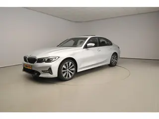 BMW 3-serie Sedan 320i | LED | Navigatie | Schuifdak | Sportstoelen | DAB | Hifi speakers | Alu 18 i