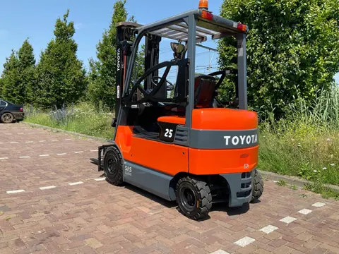 Toyota 7FBMF25 2500KG 5.50METER HEFTRUCK (bj 2009)