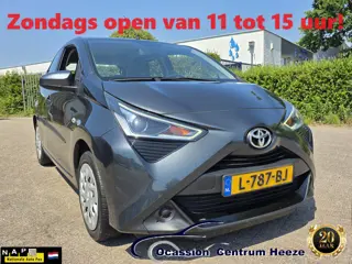Toyota Aygo 1.0 VVT-i x-Play AUT! 1e Eig! Camera! Carplay! Trekhaak! VAKANTIEGELD WEKEN!
