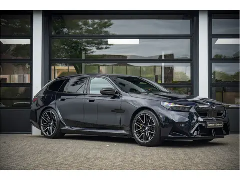 BMW M5 Touring (bj 2025, automaat)
