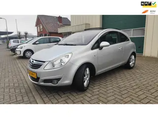Opel Corsa 1.4-16V Cosmo 1e eigenaar pano dak nieuwe APK
