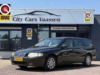 Volvo V70 2.4 Momentum 141 pk in zeer nette staat climate ctr cruise ctr lmv half leder