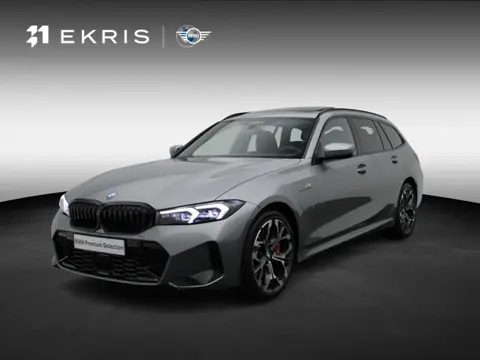 BMW 3 Serie Touring 330e M Sportpakket Pro | Innovation Pack | Comfort Pack | Trekhaak  | Panoramada