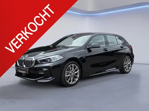 BMW 1-serie 120i M Sport /Apple Carplay/Stuur-Stoelverw./Camera/Parkeersens. Rondom/Elektr. Klep/DAB