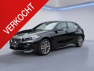 BMW 1-serie 120i M Sport /Apple Carplay/Stuur-Stoelverw./Camera/Parkeersens. Rondom/Elektr. Klep/DAB