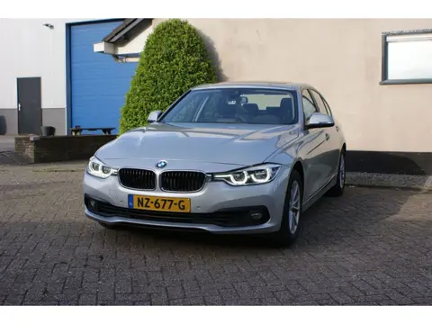 BMW 3-serie 318i High Executive - Head up display - Sport int. - Leer